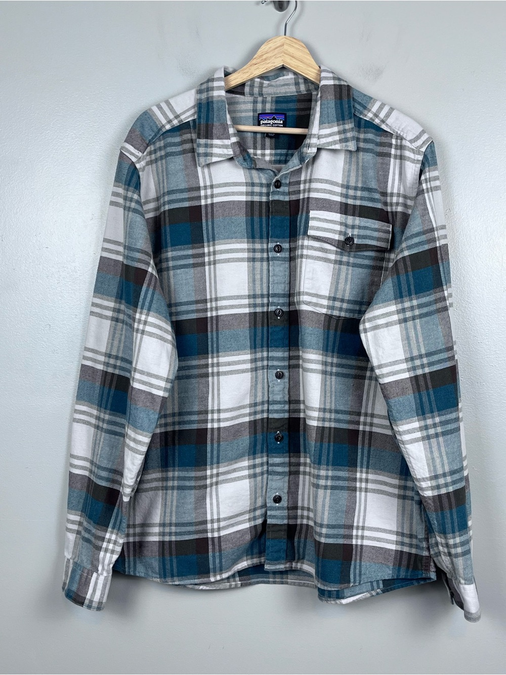 Patagonia Men's 100% Organic Cotton Plaid Flannel Shirt Size L; Casual, Outdoor